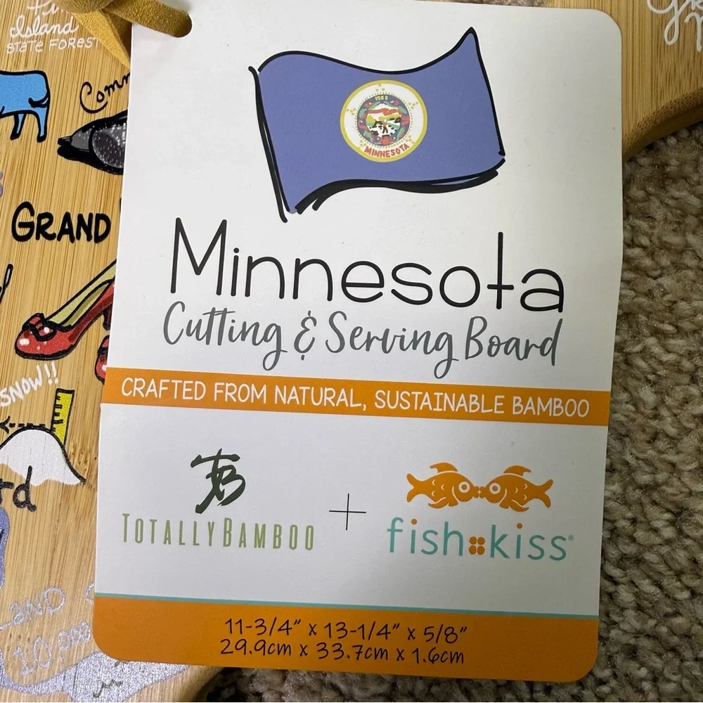 NWT Totally Bamboo Minnesota Cutting Board with Artwork by‎ Fish Kiss Food Safe